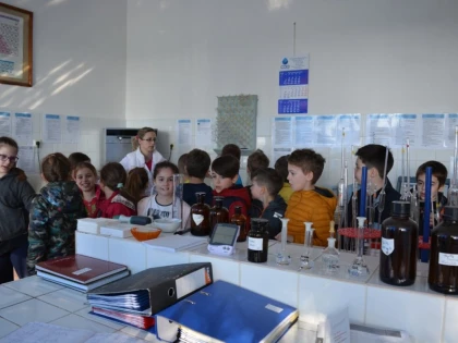 Sute de elevi arădeni au vizitat Uzina de Apă de pe calea Şiriei