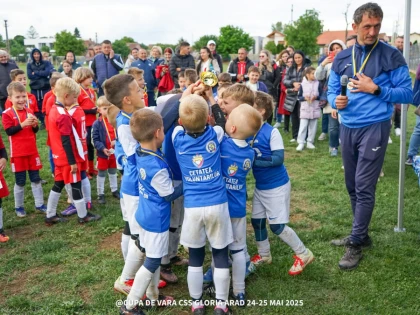 Sute de mici fotbaliști s-au întrecut la Cupa de Vară CSȘ Gloria, două trofee au rămas la Arad! (FOTO)