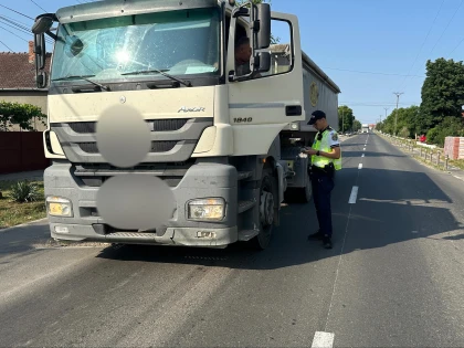 Sute de milioane de euro în drumurile Aradului, puse în pericol de camioanele cu supratonaj