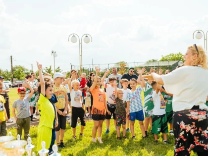 Sute de oameni au participat în Gai la un eveniment împreună, în comunitate, fără telefon!
