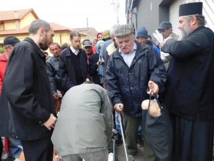 SUTE DE PACHETE PENTRU PERSOANELE NEVOIAȘE DIN ARAD