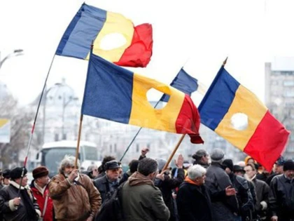 SUTE DE REVOLUTIONARI PROTESTEAZA LA GUVERN, IMPOTRIVA OUG PRIVIND NOI CERTIFICATE
