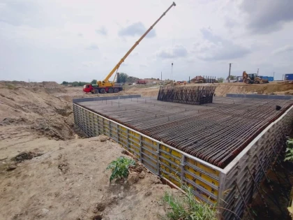 Sute de transporturi în municipiu, marți noaptea. Se toarnă betonul la noul pod de pe Șaguna