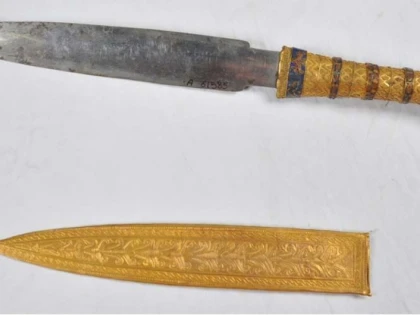 TAINELE PUMNALULUI GĂSIT ÎN MORMÂNTUL LUI TUTANKHAMON