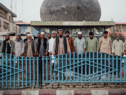 Talibanii au interzis folosirea banilor străini în Afganistan