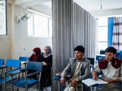 Talibanii redeschid universităţile din Afganistan