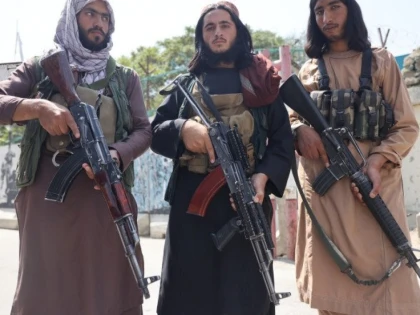 Talibanii sunt acuzați că au ucis o femeie însărcinată