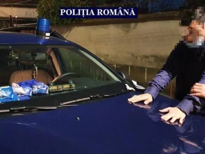 Tânăr de 22 de ani, s-a jucat „de-a polițistul“, iar acum este acuzat de uzurpare de calități oficiale