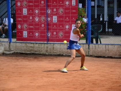 Tenismenele tricolore domină zgura arădeană