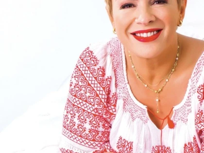 TEO TRANDAFIR A PRIMIT PREMIUL SPECIAL IN CADRUL GALEI PREMIILOR FEMEIA ANULUI 2015