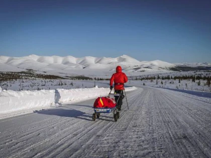 Tibi Uşeriu conduce detaşat maratonul "6633 Arctic Ultra"