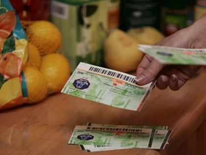 Tichetele sociale pentru alimente nu au ajuns nici acum la toţi românii cu venituri mici