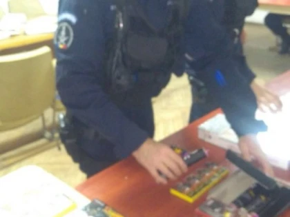 Țigări de contrabandă și materiale pirotehnice, confiscate de jandarmii arădeni   