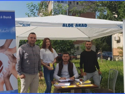 Tinerii ALDE strâng semnături pentru semaforizarea trecerii pentru pietoni de pe Calea Iuliu Maniu