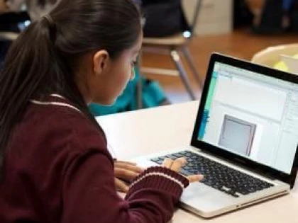 Tinerii din România, pe ultimul loc în UE la competenţele digitale