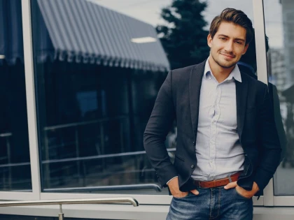Ținuta smart casual pentru bărbați: 5 idei și sfaturi