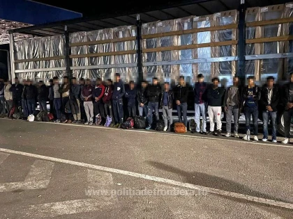 TIR plin cu sirieni, depistat în punctul de frontieră Nădlac II