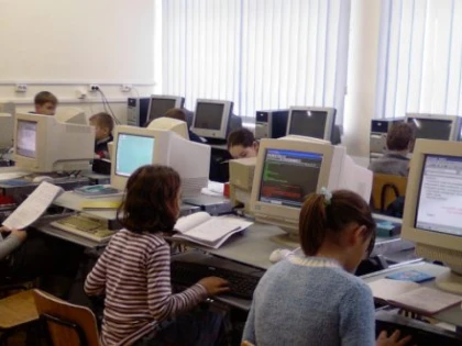Toate școlile din România vor avea internet Wi-Fi, în 4 ani