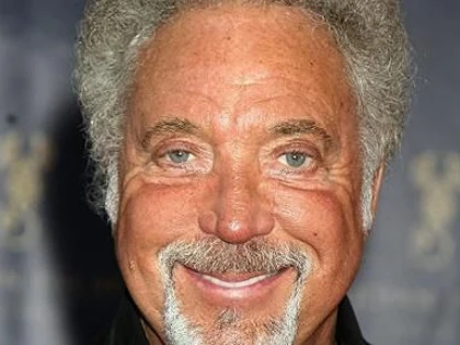 Tom Jones a ajuns în spital din cauza unei infecţii bacteriene