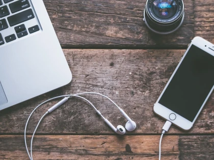 TOP 4 accesorii esențiale pentru telefonul tău. Nu trebuie să-ți lipsească din geantă