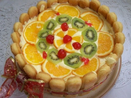 TORT DE FRUCTE CU CREMA DE VANILIE SI FRISCA
