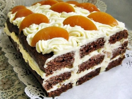 TORT IN PATRATELE CU NUCA SI PIERSICI