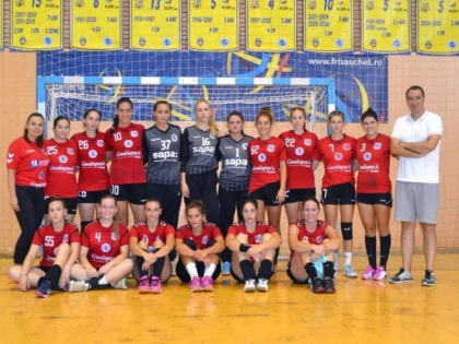 Tot mai aproape de elită: handbalistele Crişului mai au doar patru rivale la promovare!