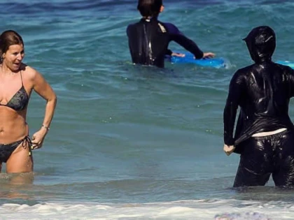 TOT MAI MULTE PRIMĂRII FRANCEZE INTERZIC BURKINI