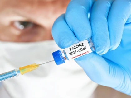 Tot mai mulți arădeni sunt vaccinați zilnic. 18 cazuri de reacție post vaccinare