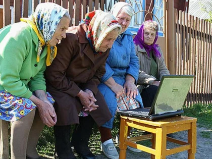 Tot mai mulți români folosesc internetul