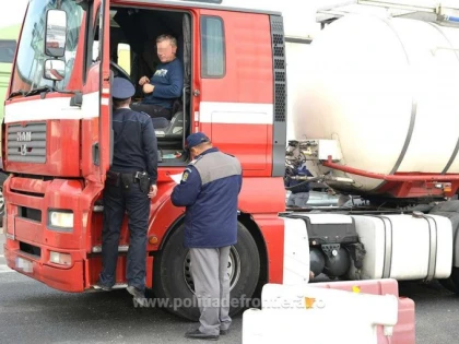 Trafic crescut la Frontiera de Vest, înaintea restricţiilor de circulaţie de pe teritoriul Ungariei