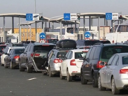 Trafic intens în vama Nădlac. Se așteaptă la coadă aproape o oră
