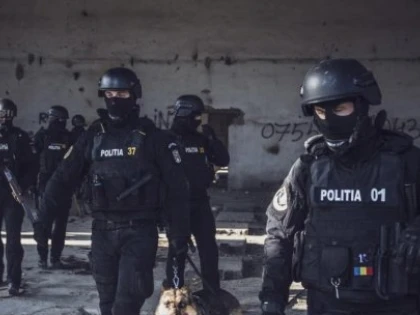 Trafic internațional de droguri destructurat la Arad. Două persoane arestate preventiv