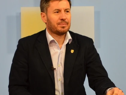TRAIAN IGAS: "PSD ARAD VORBESTE DE FUNIE IN CASA SPANZURATULUI"