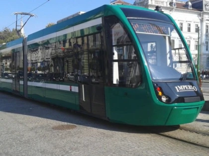 TRAMVAIUL IMPERIO A FOST LANSAT DE PRIMARUL FALCA IN HUIDUIELILE ARADENILOR