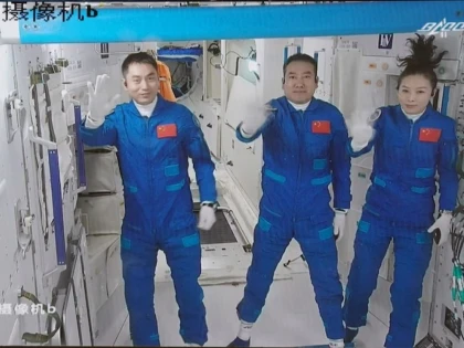 Trei astronauţi chinezi s-au întors pe Pământ, după şase luni petrecute în spaţiu