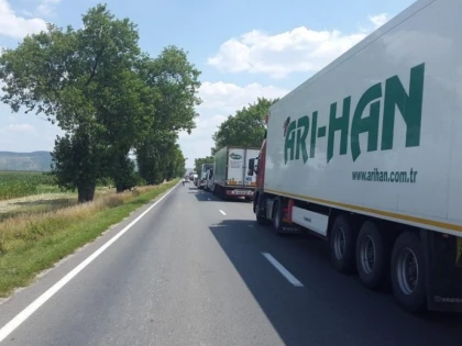 TREI AUTOVEHICULE, IMPLICATE INTR-UN ACCIDENT PE VALEA MURESULUI. TRAFICUL ESTE BLOCAT