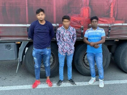 Trei cetăţeni din Bangladesh, depistaţi ascunși într-un automarfar la P.T.F. Nădlac II