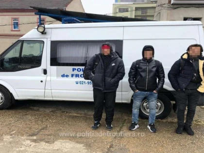 Trei cetăţeni din Irak, depistați în timp ce încercau să treacă ilegal graniţa cu Ungaria