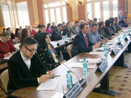 TREI CONSILII DE ADMINISTRATIE LA SCOLI PENTRU CONSILIERUL CU CINCI CLASE AL PRIMARULUI FALCA