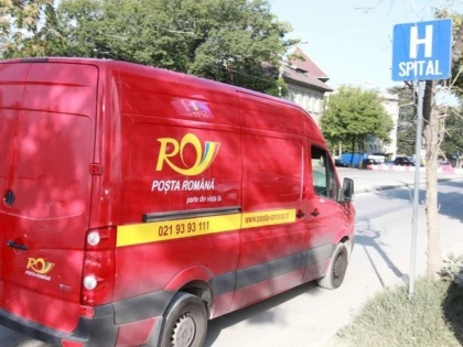 Trei foști angajați ai Poștei din Arad, condamnați după ce s-au furat banii de pensii
