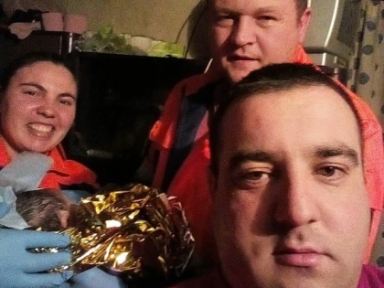 Trei paramedici SMURD au asistat o naștere la Sântana