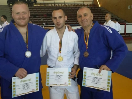TREI POLITISTI ARADENI AU OBTINUT MEDALII LA CAMPIONATUL NATIONAL DE JUDO AL MAI