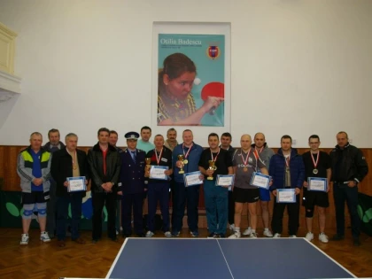 TREI POLITISTI ARADENI, PE PODIUMUL CAMPIONATULUI NATIONAL DE TENIS DE MASA AL MAI