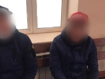 Trei tineri au avut nevoie de îngrijiri medicale în urma unui conflict pornit din senin de alți doi tineri drogați