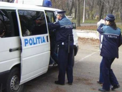 Trei tineri campioni la infracțiuni au fost prinși de polițiștii din Vladimirescu