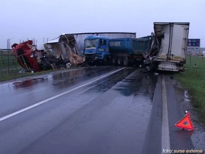 TREI TIR-URI AU FOST IMPLICATE INTR-UN ACCIDENT PE VALEA MURESULUI