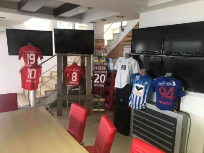 Tricouri licitate la turneul caritabil de la baza Desavoia