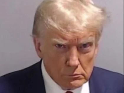Trump, obligat să plătească despăgubiri de 400.000 de dolari ziarului New York Times