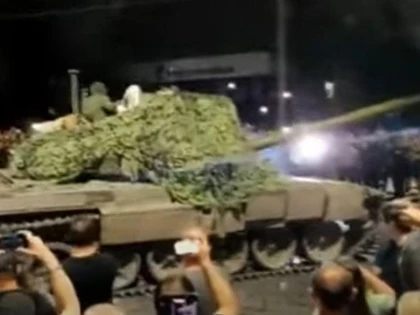 Trupele Wagner au părăsit oraşul Rostov în aplauze şi scandări